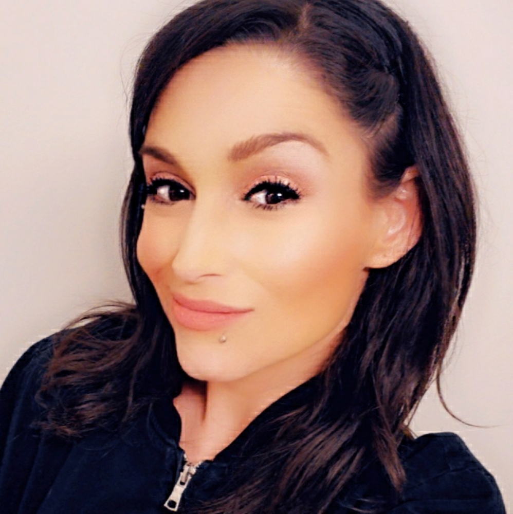 Meet your Posher, Christina Leona